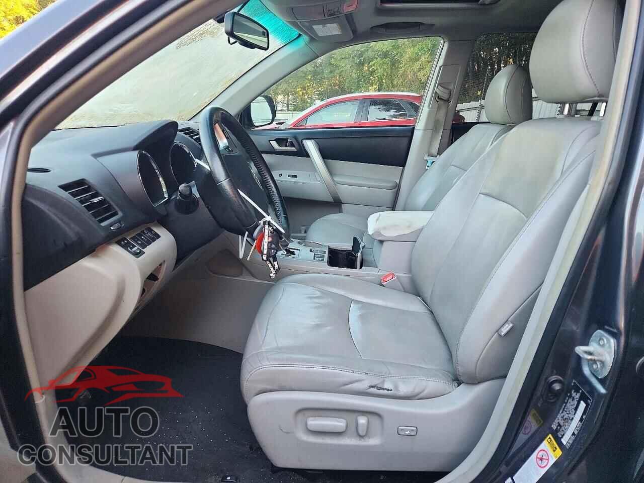 TOYOTA HIGHLANDER 2012 - 5TDBK3EH8CS167422