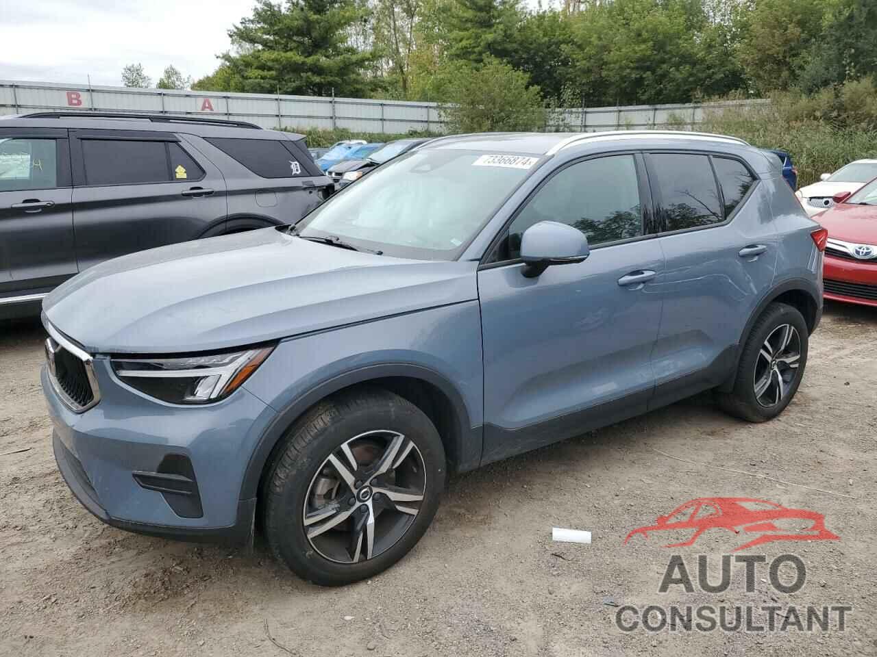 VOLVO XC40 CORE 2023 - YV4L12UV4P2925081