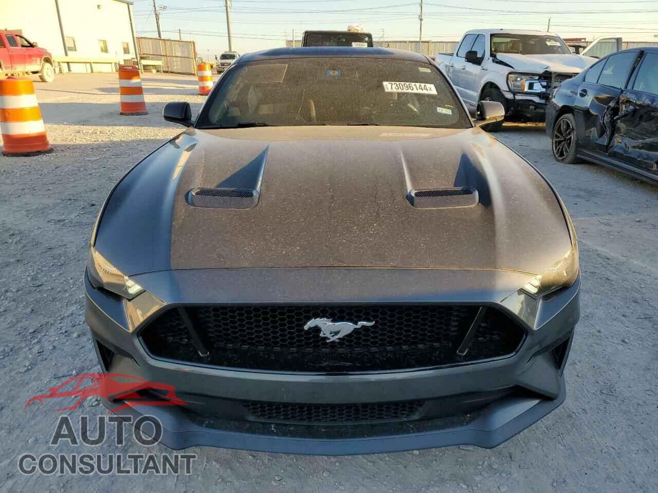 FORD MUSTANG 2018 - 1FA6P8CF4J5175611