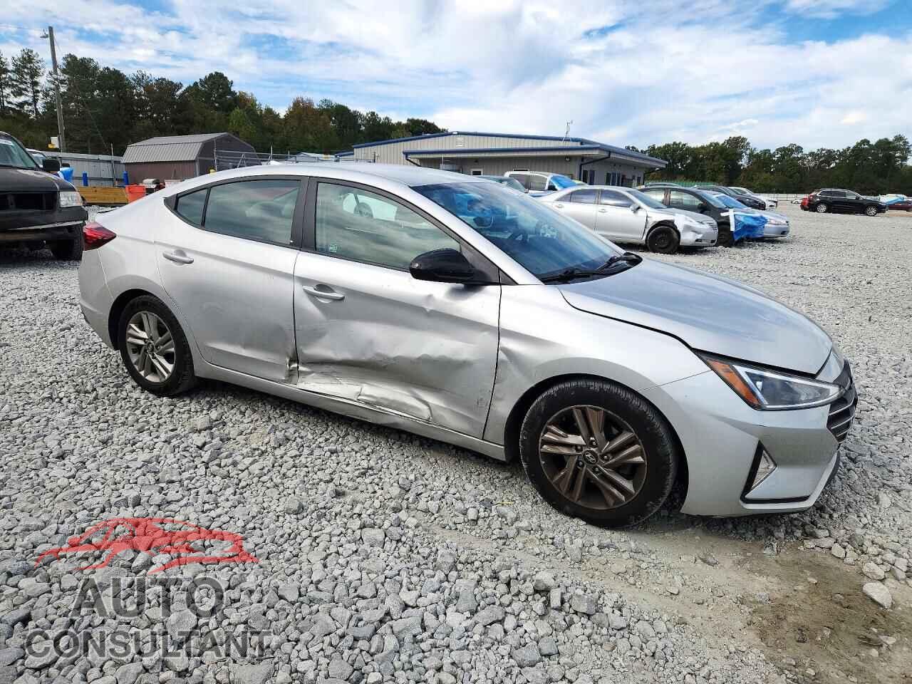 HYUNDAI ELANTRA 2019 - 5NPD84LF4KH417841