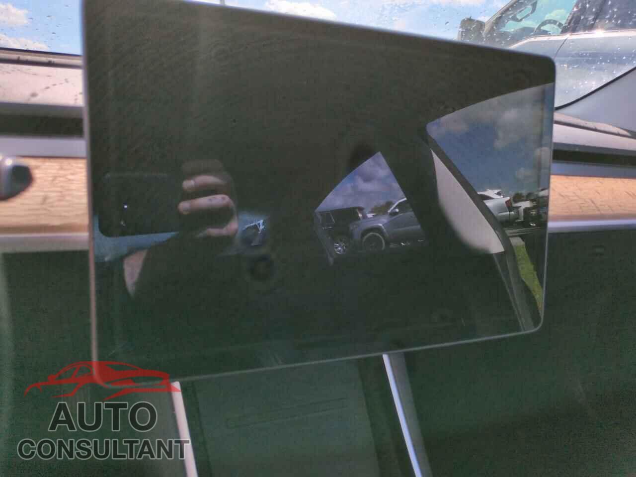 TESLA MODEL 3 2018 - 5YJ3E1EA3JF012331