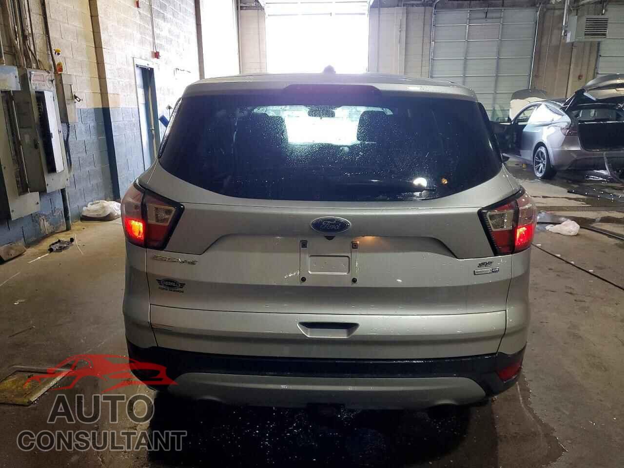 FORD ESCAPE 2017 - 1FMCU9G97HUD51496