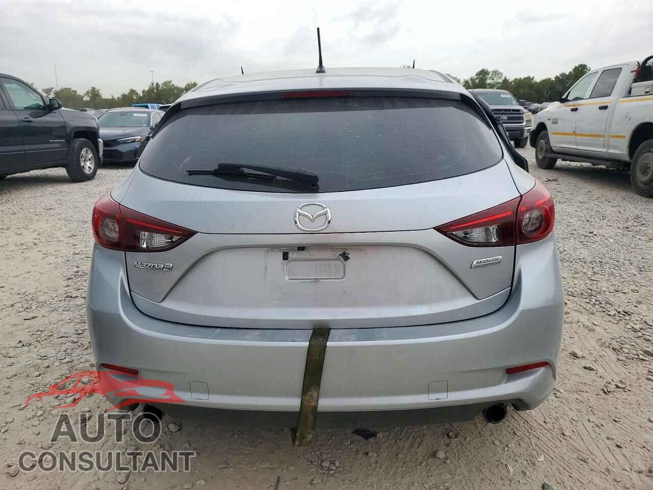 MAZDA 3 2018 - 3MZBN1L31JM208471