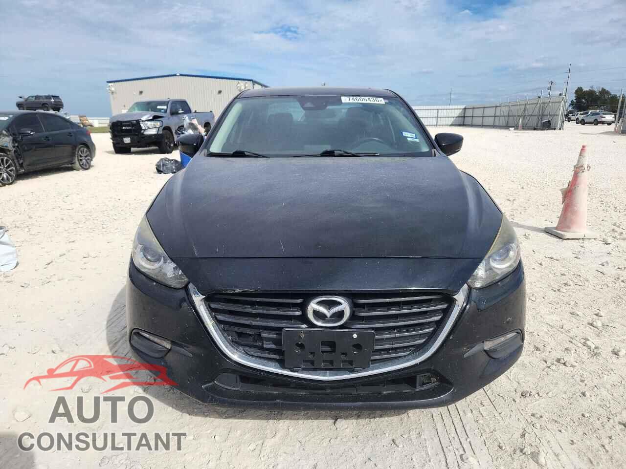 MAZDA 3 2018 - 3MZBN1V32JM215989
