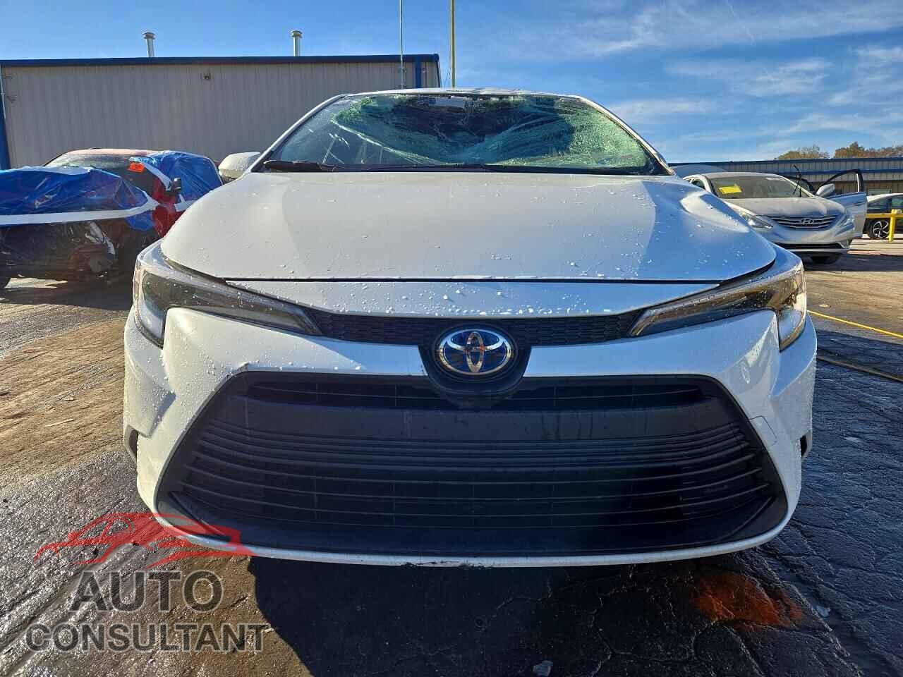 TOYOTA COROLLA 2024 - JTDBCMFE7R3028089