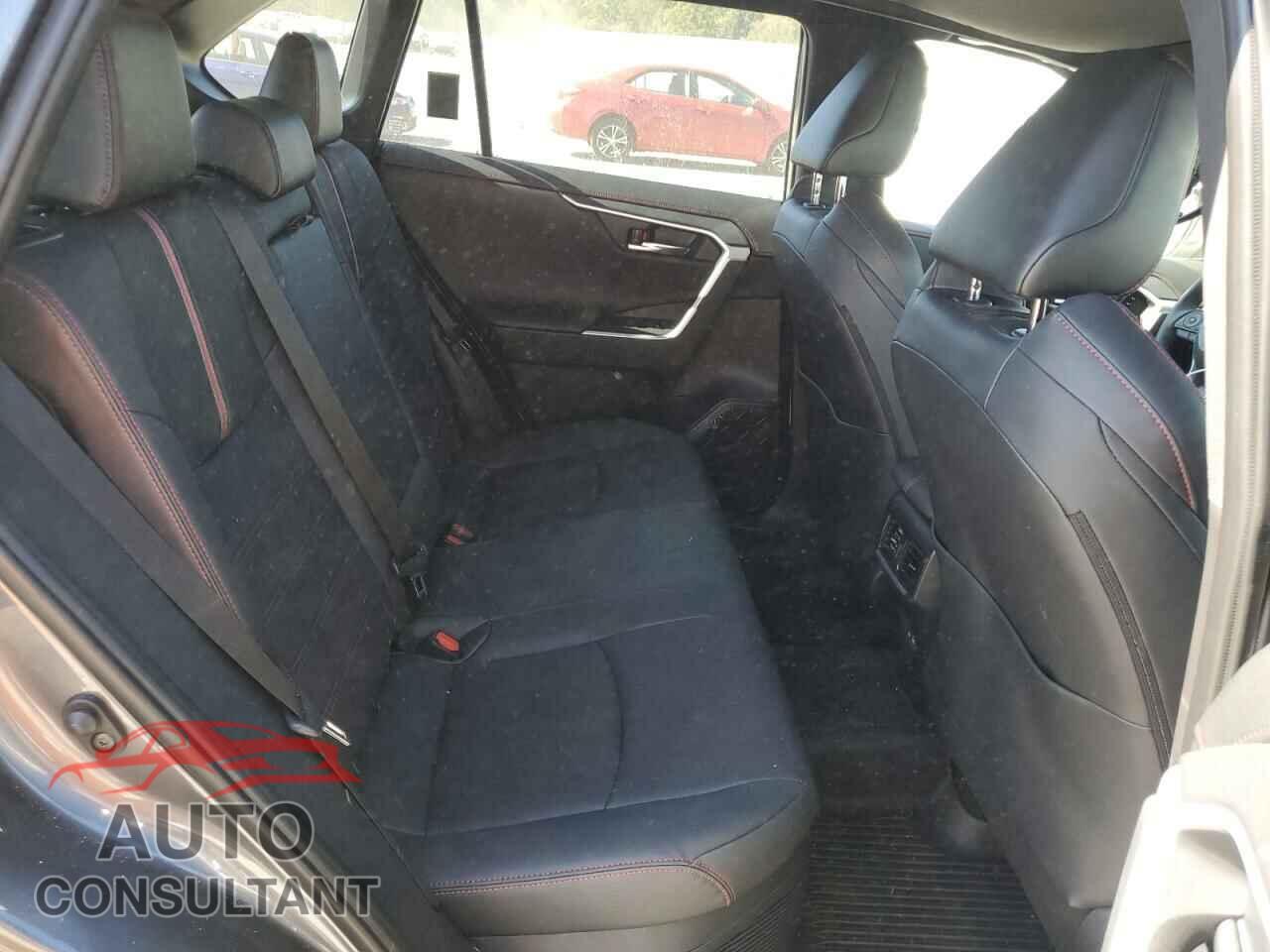 TOYOTA RAV4 2024 - JTMFB3FV8RD217357