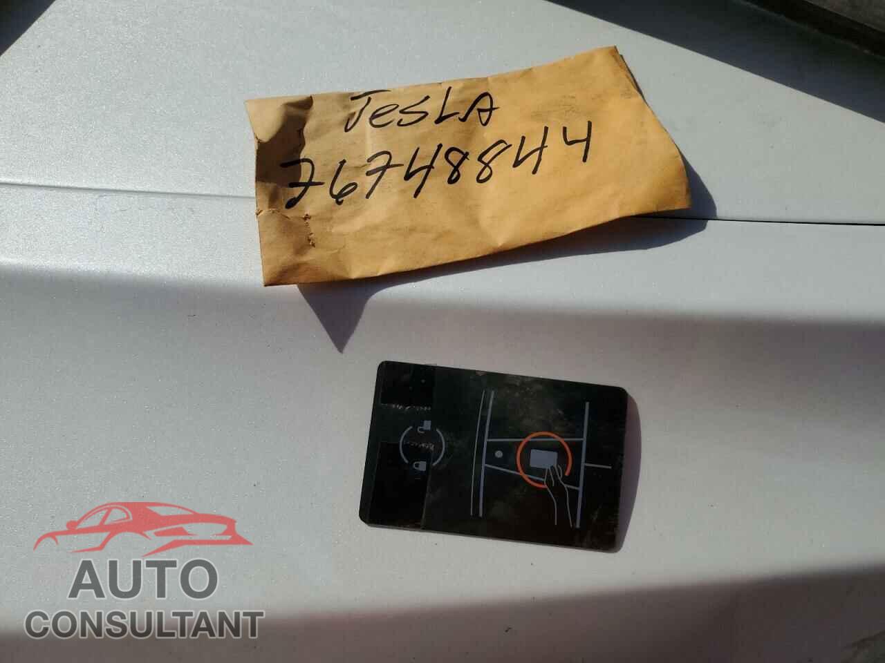 TESLA MODEL 3 2019 - 5YJ3E1EA5KF483219