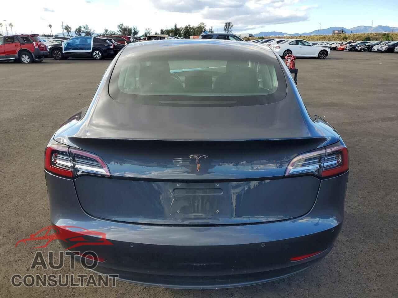 TESLA MODEL 3 2018 - 5YJ3E1EA8JF077689