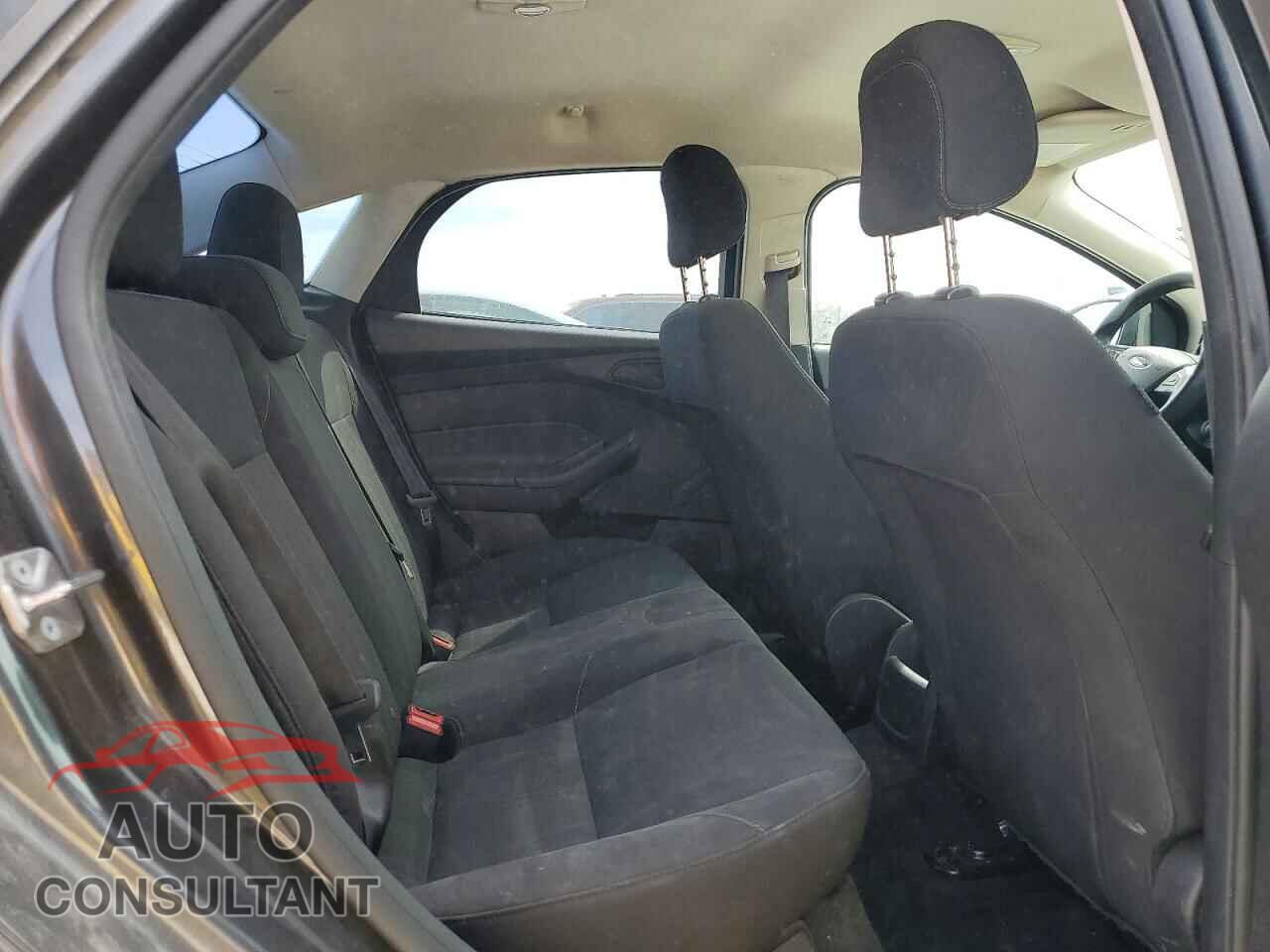FORD FOCUS 2017 - 1FADP3E28HL312236