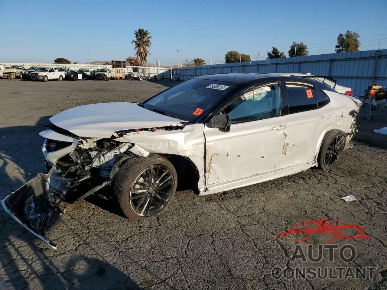 TOYOTA CAMRY 2022 - 4T1K31AK2NU035219