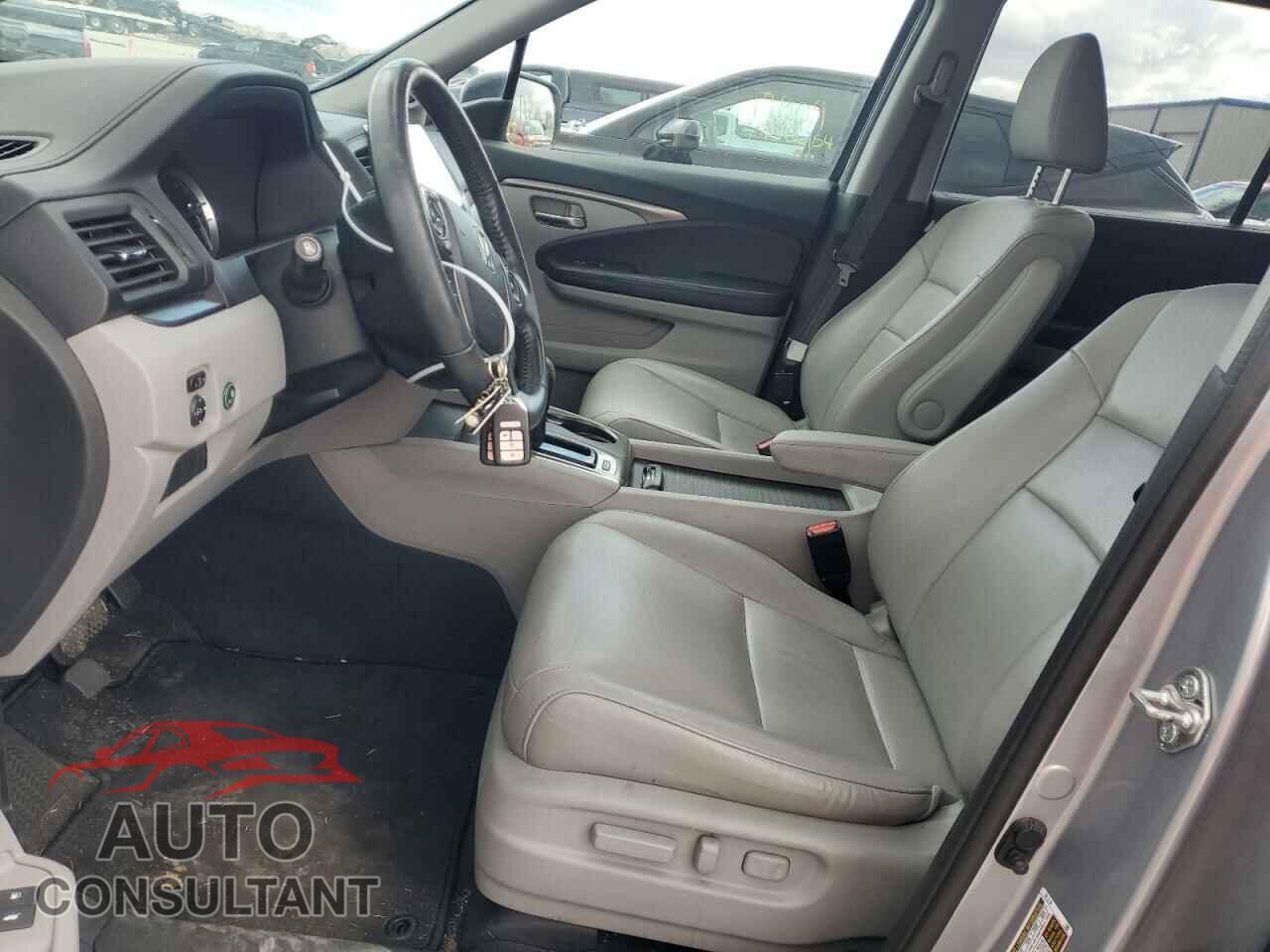 HONDA PILOT 2017 - 5FNYF6H55HB077822