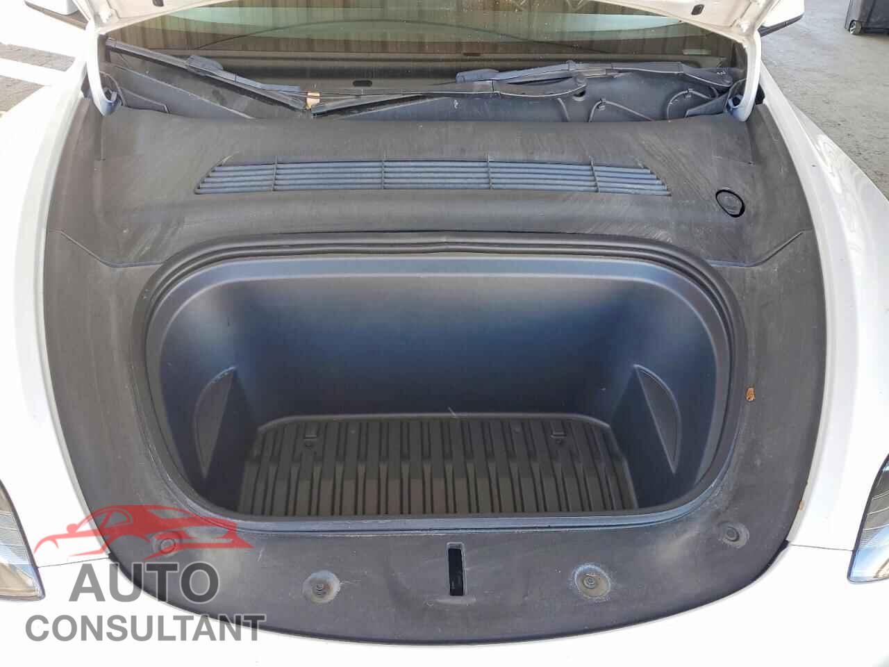 TESLA MODEL Y 2023 - 7SAYGDEE5PF637409