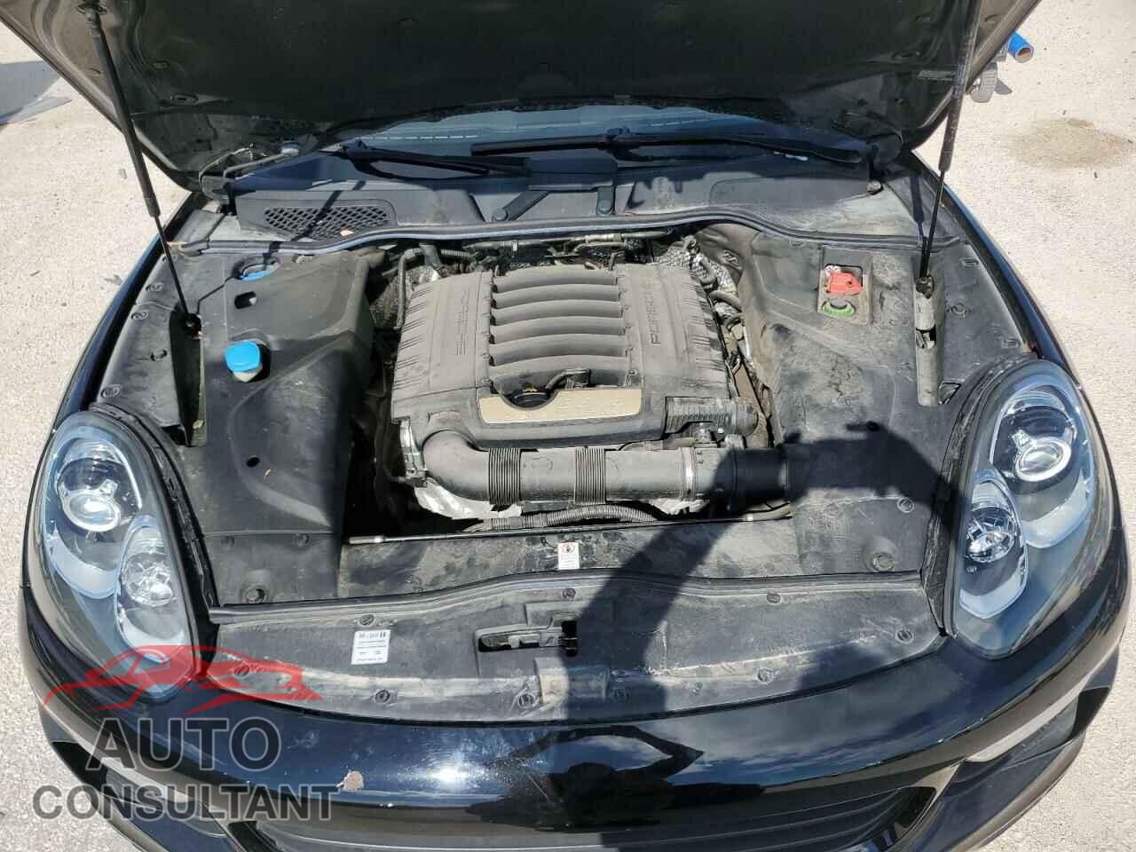 PORSCHE CAYENNE 2018 - WP1AA2A27JKA04421
