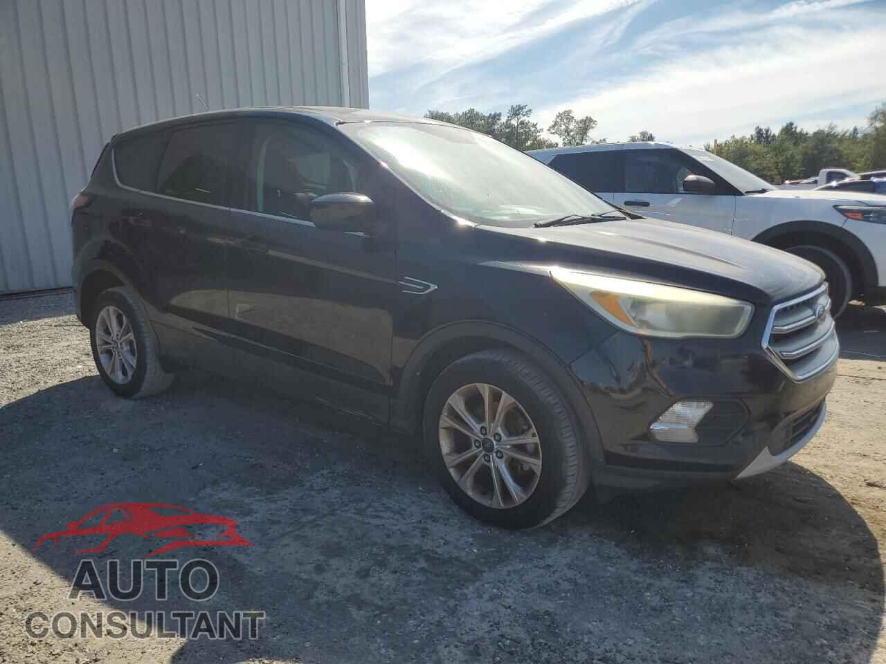 FORD ESCAPE 2017 - 1FMCU0GD2HUC97573
