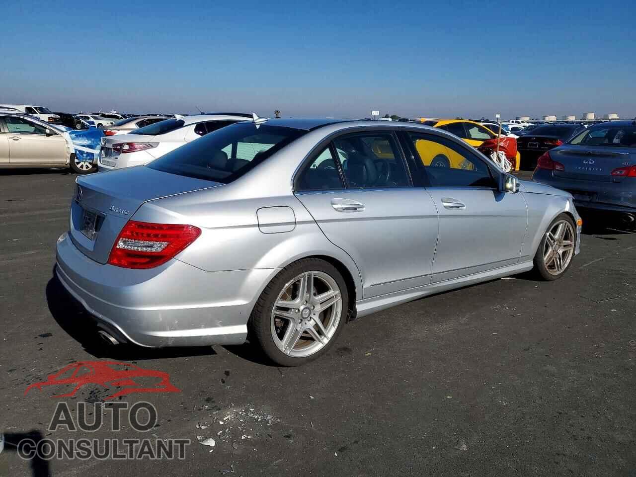 MERCEDES-BENZ C-CLASS 2012 - WDDGF8BB6CA724693