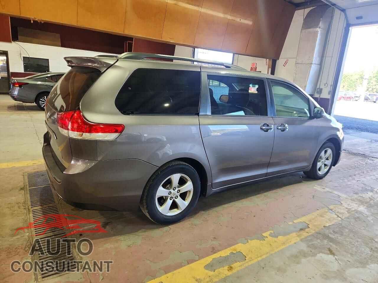 TOYOTA SIENNA 2011 - 5TDKK3DC4BS049257