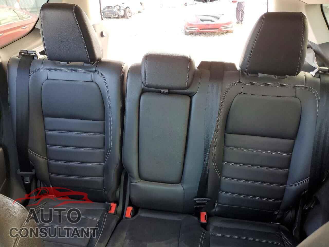 FORD ESCAPE 2017 - 1FMCU0JD5HUD36066