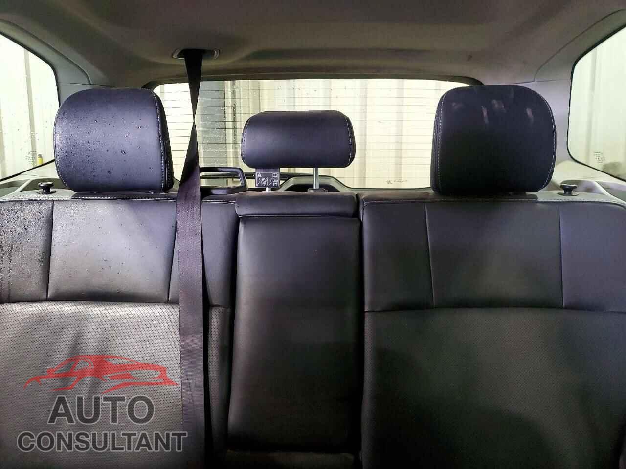 SUBARU FORESTER 2017 - JF2SJAJC2HH484613