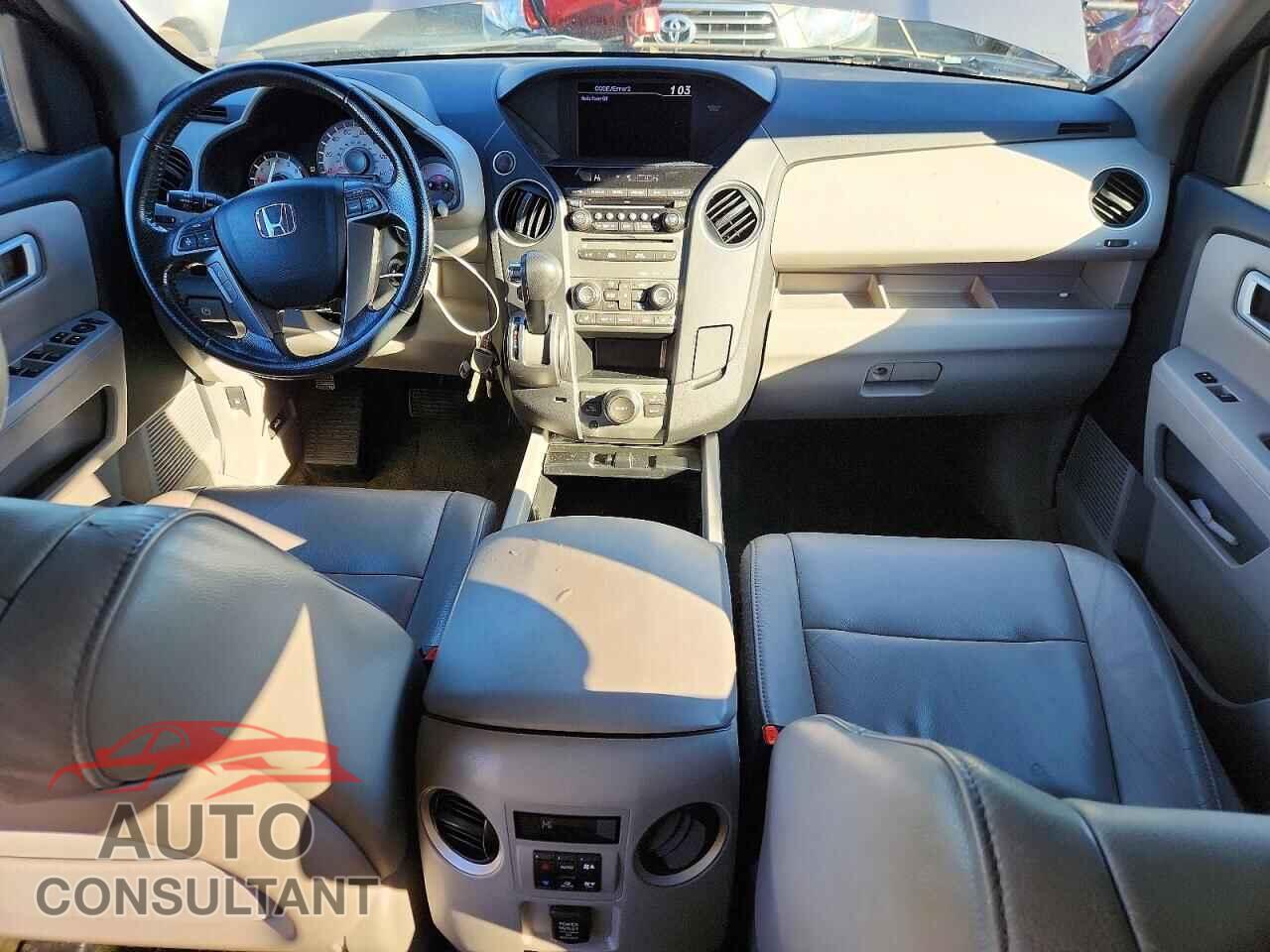 HONDA PILOT 2015 - 5FNYF4H64FB011577