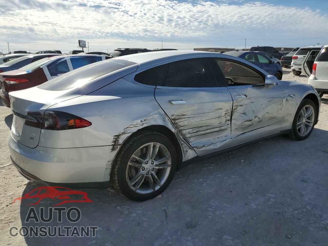 TESLA MODEL S 2013 - 5YJSA1DN2DFP10848