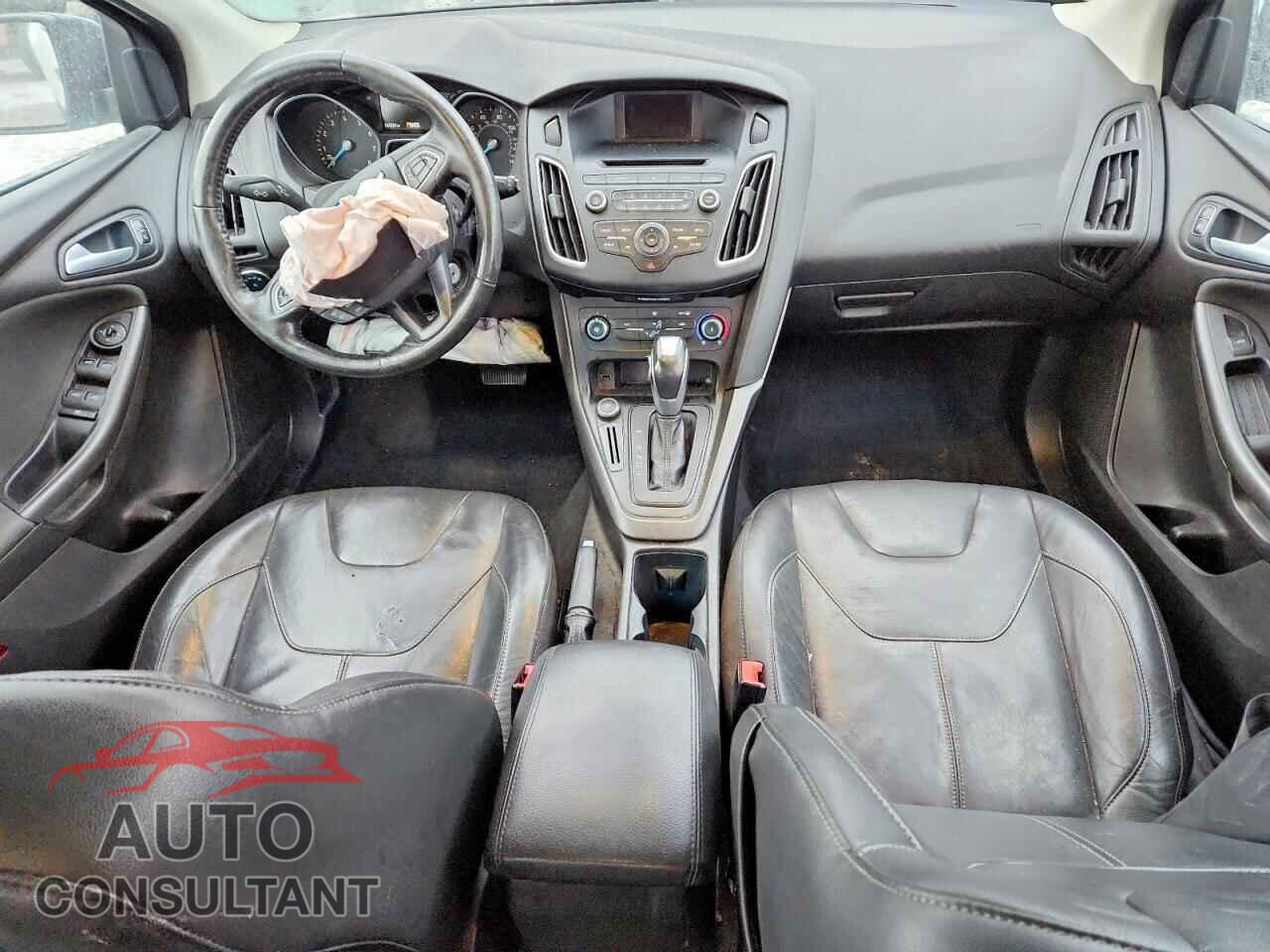 FORD FOCUS 2015 - 1FADP3K2XFL385173