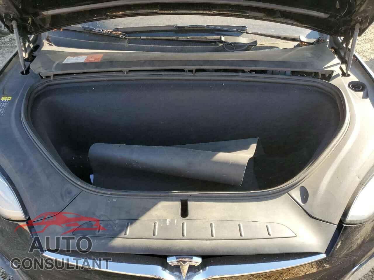 TESLA MODEL X 2018 - 5YJXCDE2XJF091143