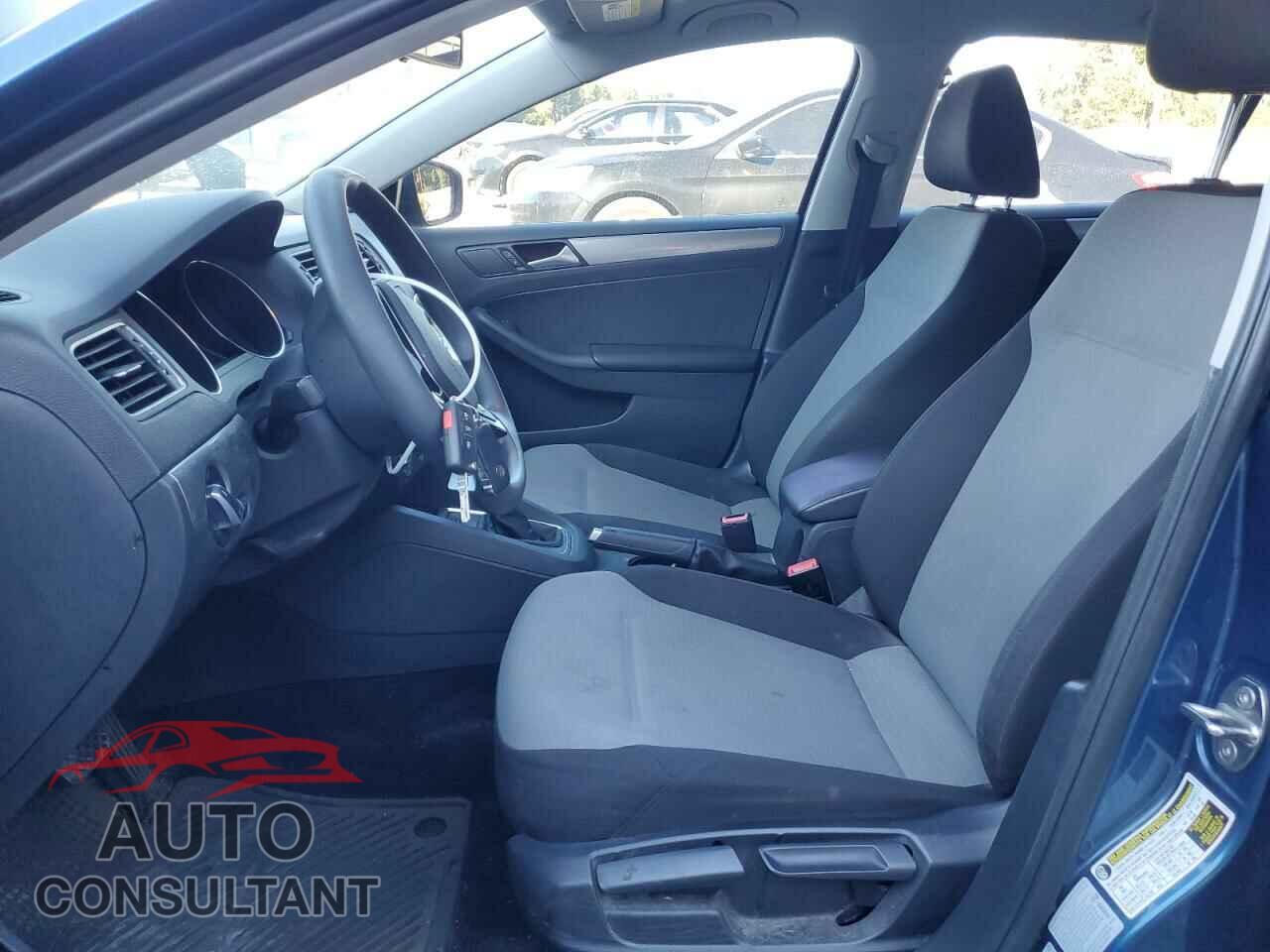 VOLKSWAGEN JETTA 2017 - 3VW2B7AJ8HM331966
