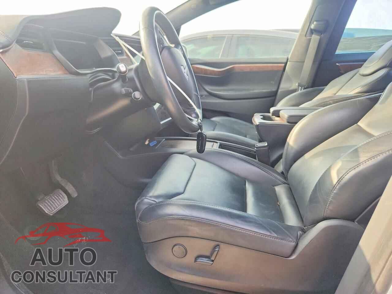 TESLA MODEL X 2019 - 5YJXCBE20KF198501