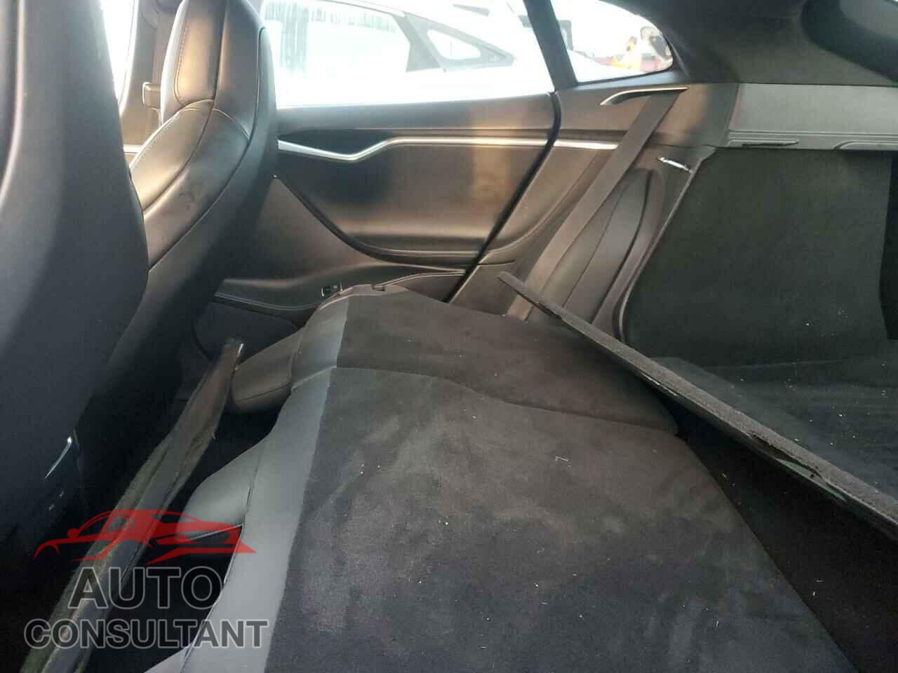 TESLA MODEL S 2017 - 5YJSA1E12HF199613