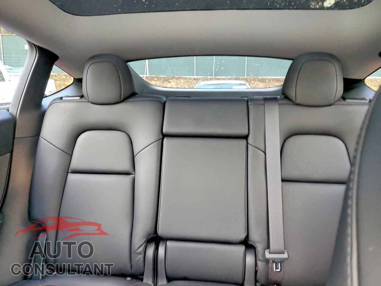 TESLA MODEL Y 2024 - 7SAYGAEE7RF169524