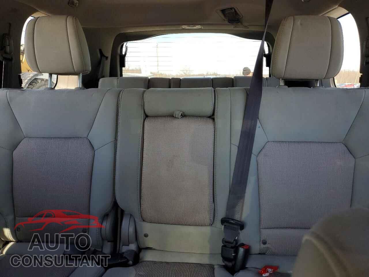 HONDA PILOT 2015 - 5FNYF4H36FB007231