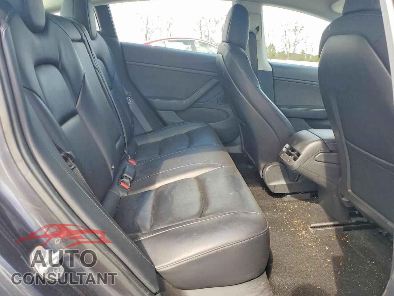 TESLA MODEL 3 2018 - 5YJ3E1EAXJF024010