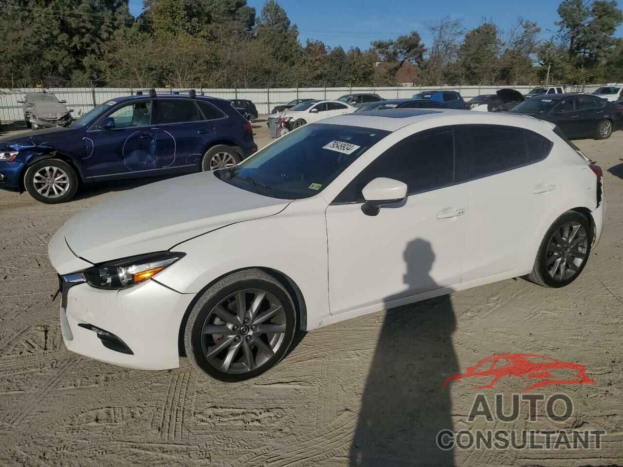 MAZDA 3 2018 - 3MZBN1L37JM261255