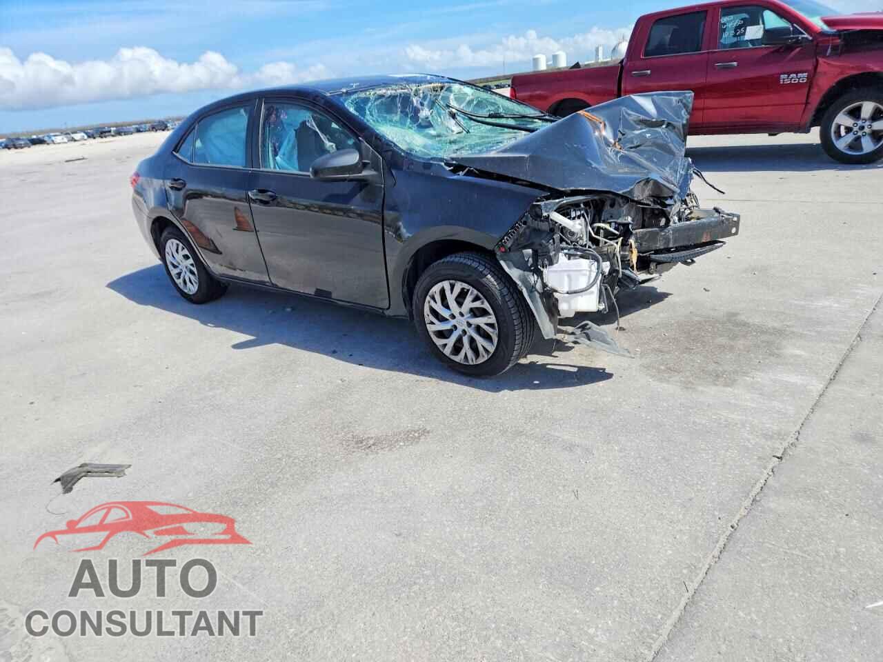TOYOTA COROLLA 2018 - 5YFBURHEXJP843387