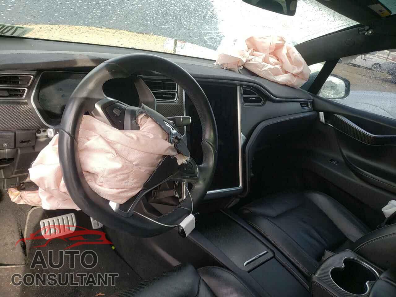 TESLA MODEL X 2016 - 5YJXCBE49GF000393