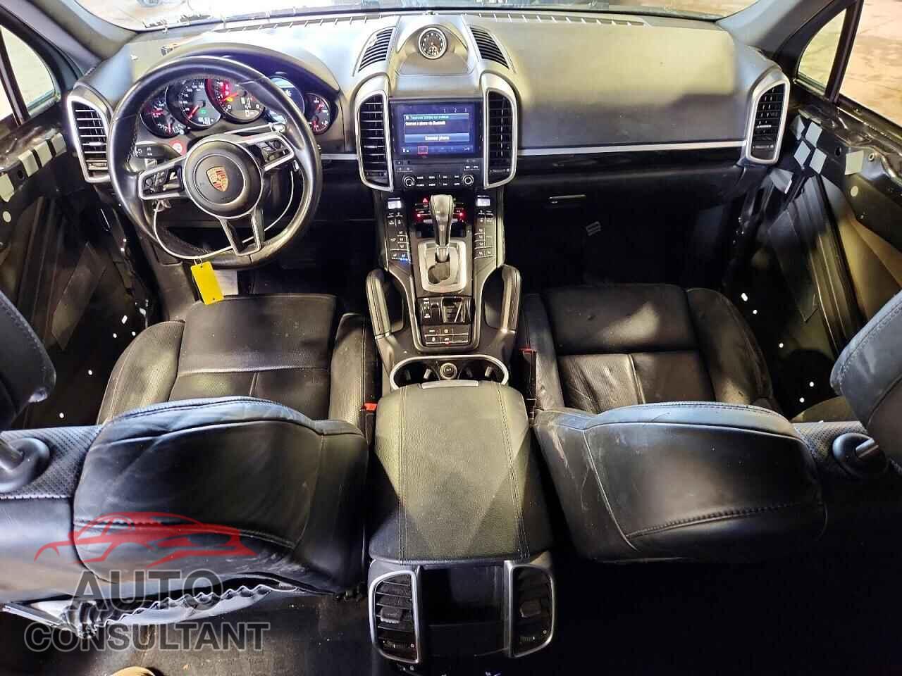 PORSCHE CAYENNE 2018 - WP1AA2A24JKA00911