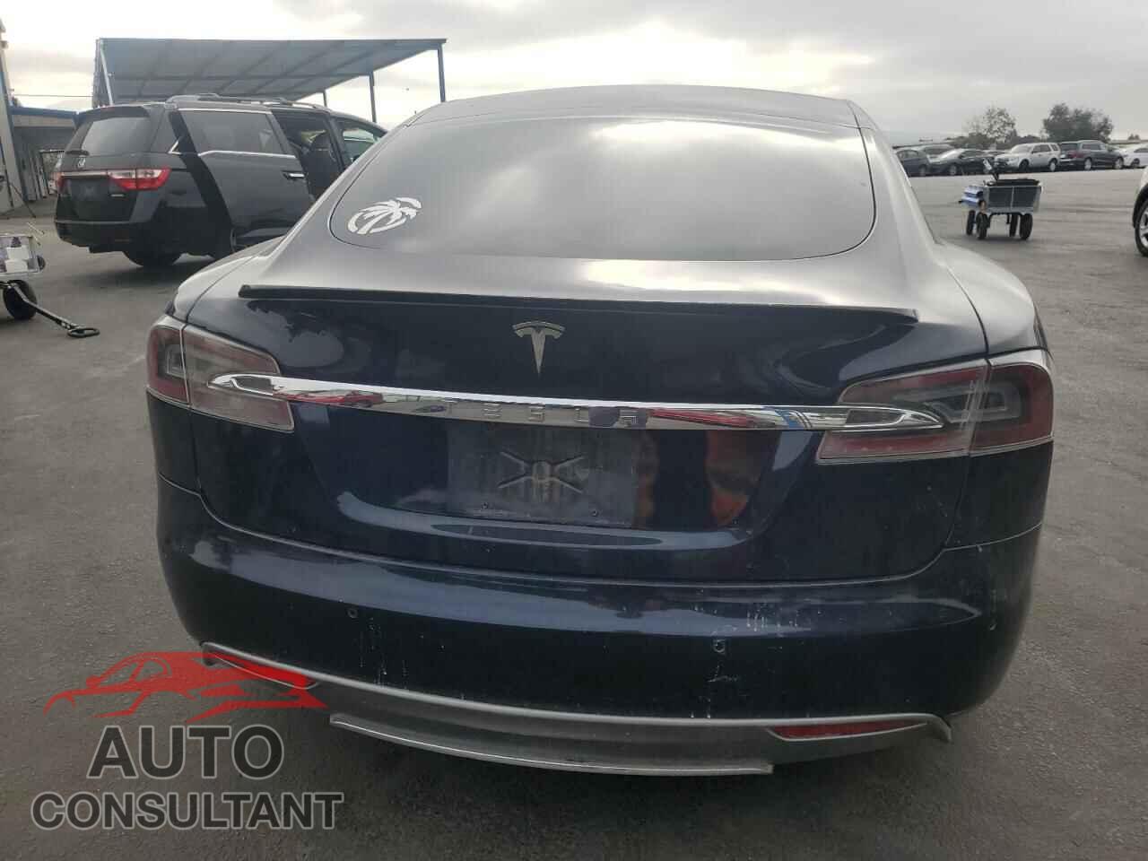 TESLA MODEL S 2014 - 5YJSA1H18EFP52207