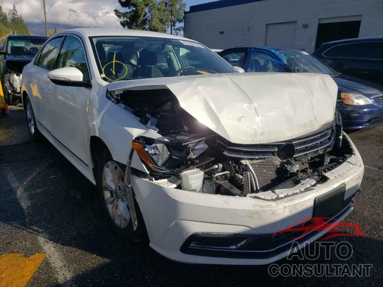 VOLKSWAGEN PASSAT 2017 - 1VWAT7A34HC027058