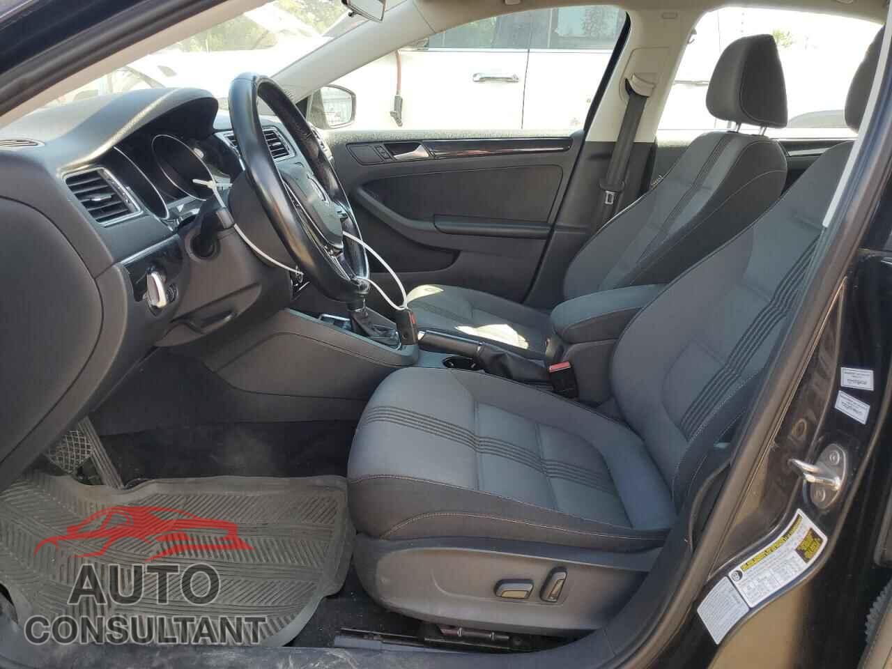 VOLKSWAGEN JETTA 2017 - 3VWDB7AJ8HM382456