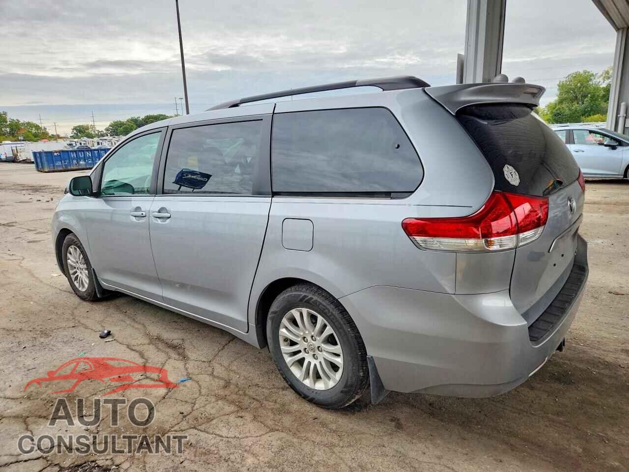 TOYOTA SIENNA 2014 - 5TDYK3DC2ES463524
