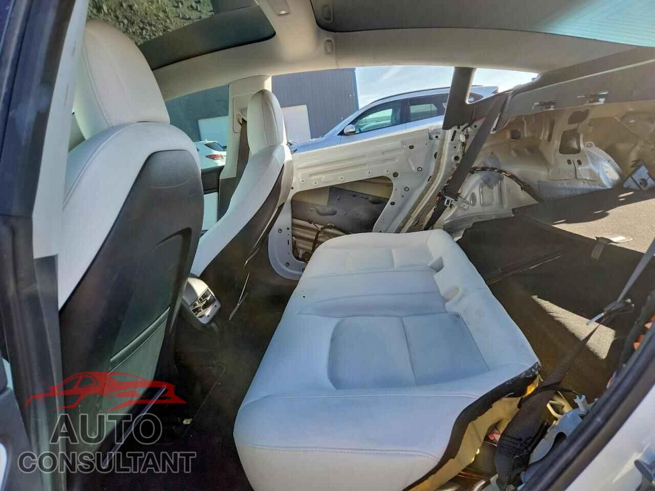 TESLA MODEL 3 2018 - 5YJ3E1EB5JF096872