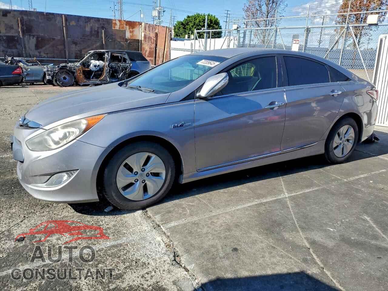 HYUNDAI SONATA 2013 - KMHEC4A47DA051027