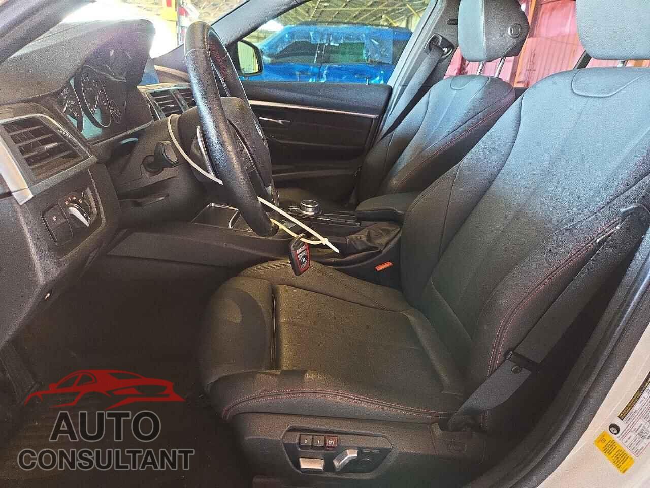 BMW 3 SERIES 2018 - WBA8B9C52JEE80880