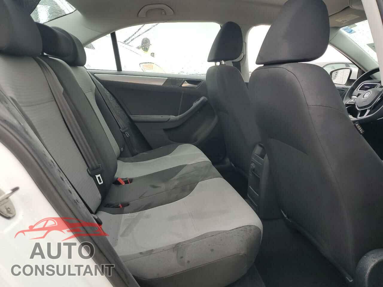 VOLKSWAGEN JETTA 2017 - 3VW2B7AJXHM353032