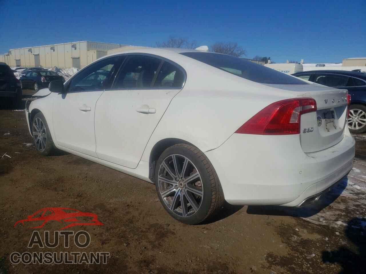 VOLVO S60 2015 - YV140MFB8F1317927