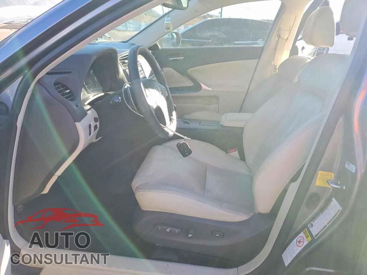 LEXUS IS 2012 - JTHCF5C2XC5059844