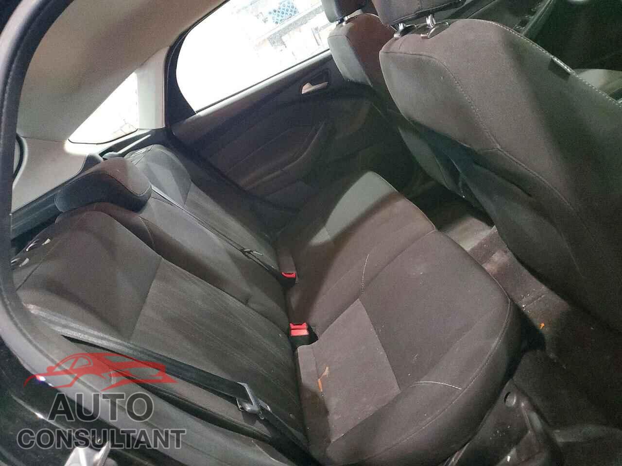 FORD FOCUS 2017 - 1FADP3K23HL295205