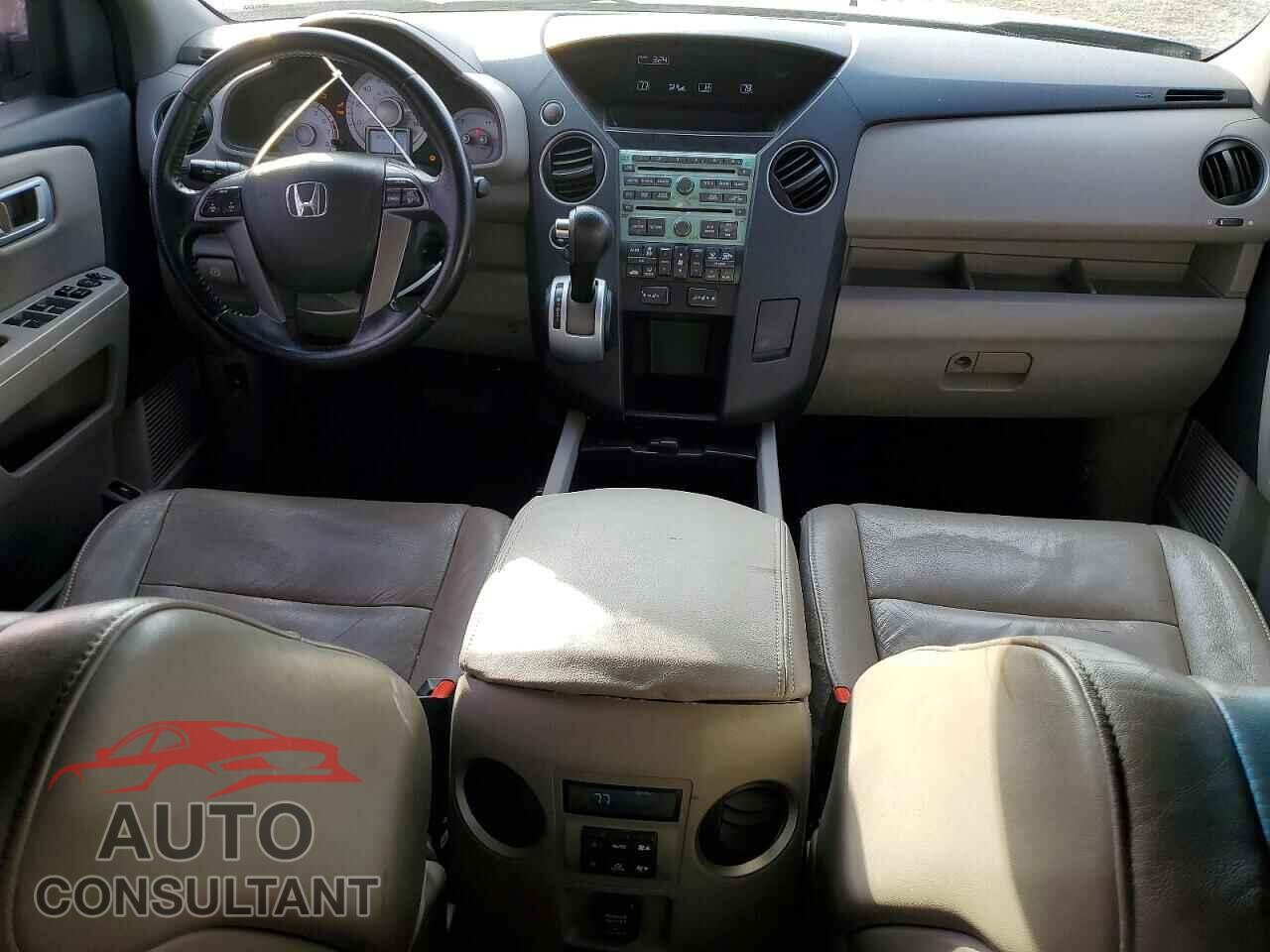 HONDA PILOT 2011 - 5FNYF4H63BB015212