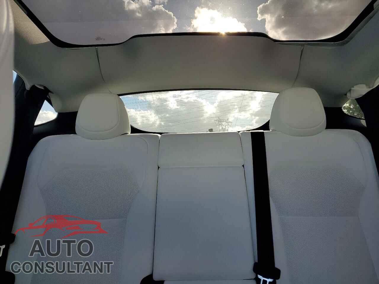 TESLA MODEL Y 2026 - 7SAYGDEDXTF452984