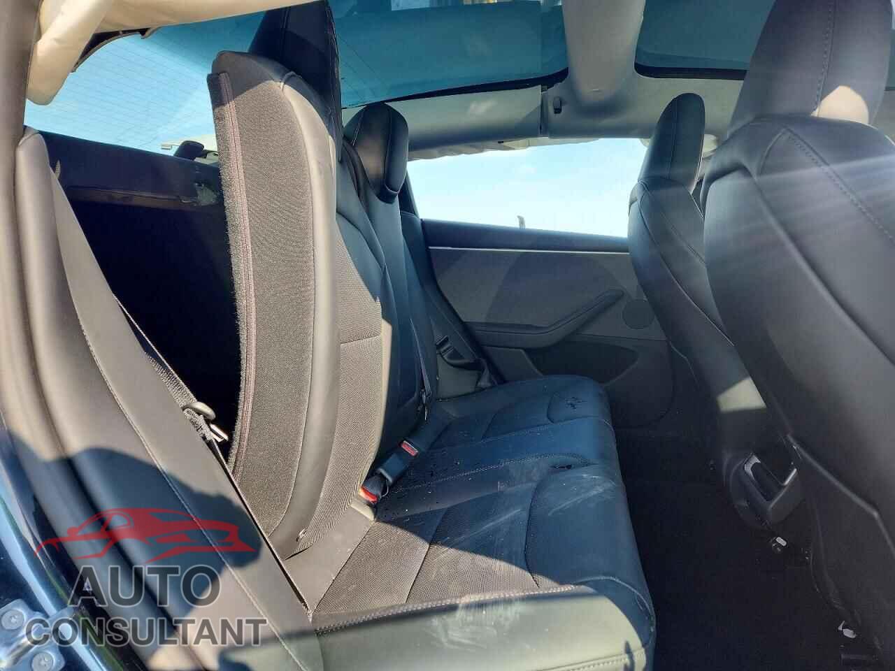 TESLA MODEL 3 2025 - 5YJ3E1EA9SF024503
